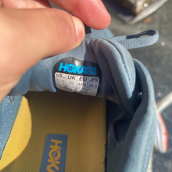 Selling my hoka bondi 8. I worn them 3 times.